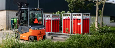 logística verde con carretillas propulsadas por litio o hidrógeno